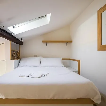 Porta Santo Stefano Apartment